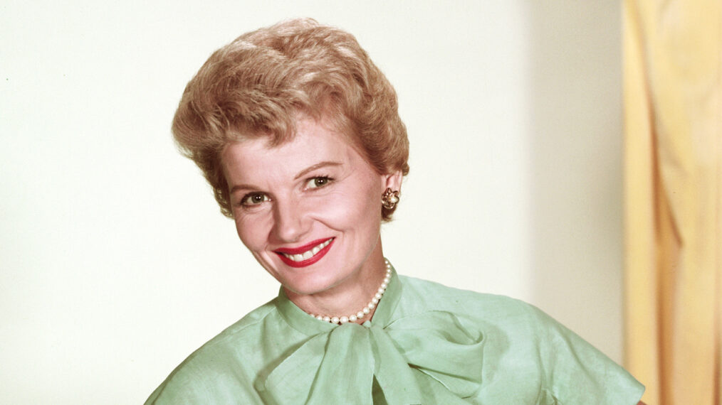 Barbara Billingsley sebagai June Cleaver
